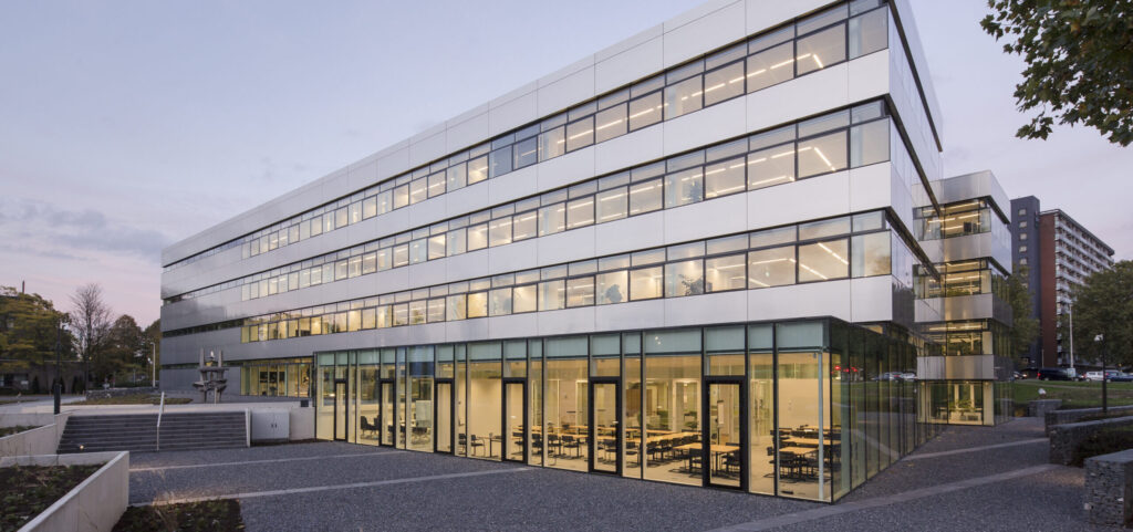 Prachtige, lichte kantoorruimtes te huur in ons pand in Tilburg.